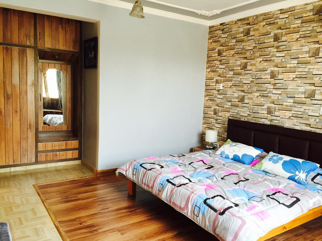 Hôtel Shalimar Heights à Srīnagar Extérieur photo