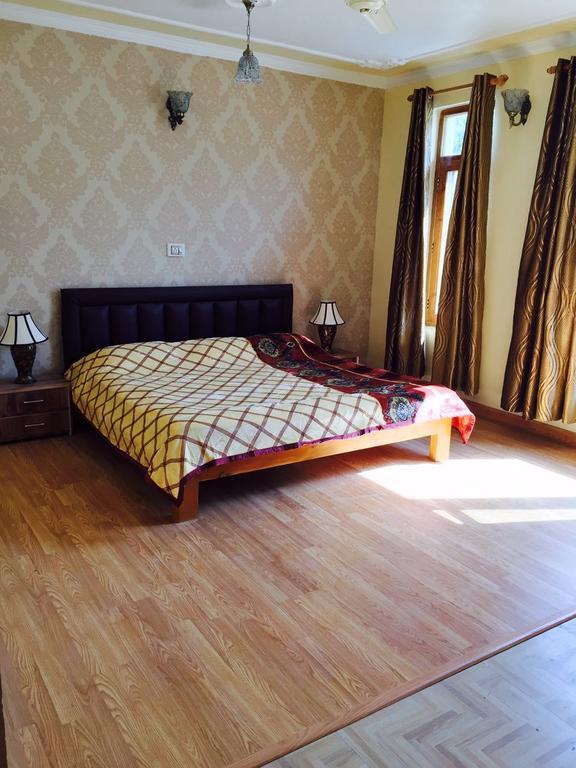 Hôtel Shalimar Heights à Srīnagar Extérieur photo