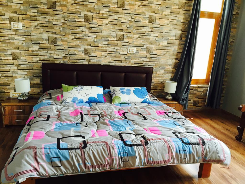 Hôtel Shalimar Heights à Srīnagar Extérieur photo